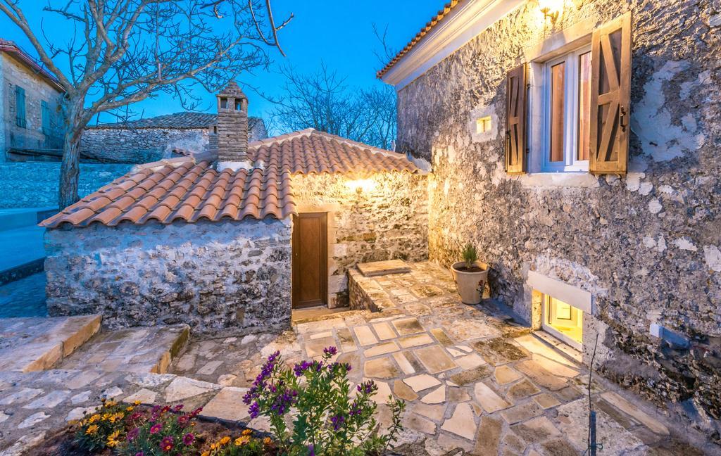 Villa Callisto- Elegant Restored Villa With Pool Gyri Экстерьер фото