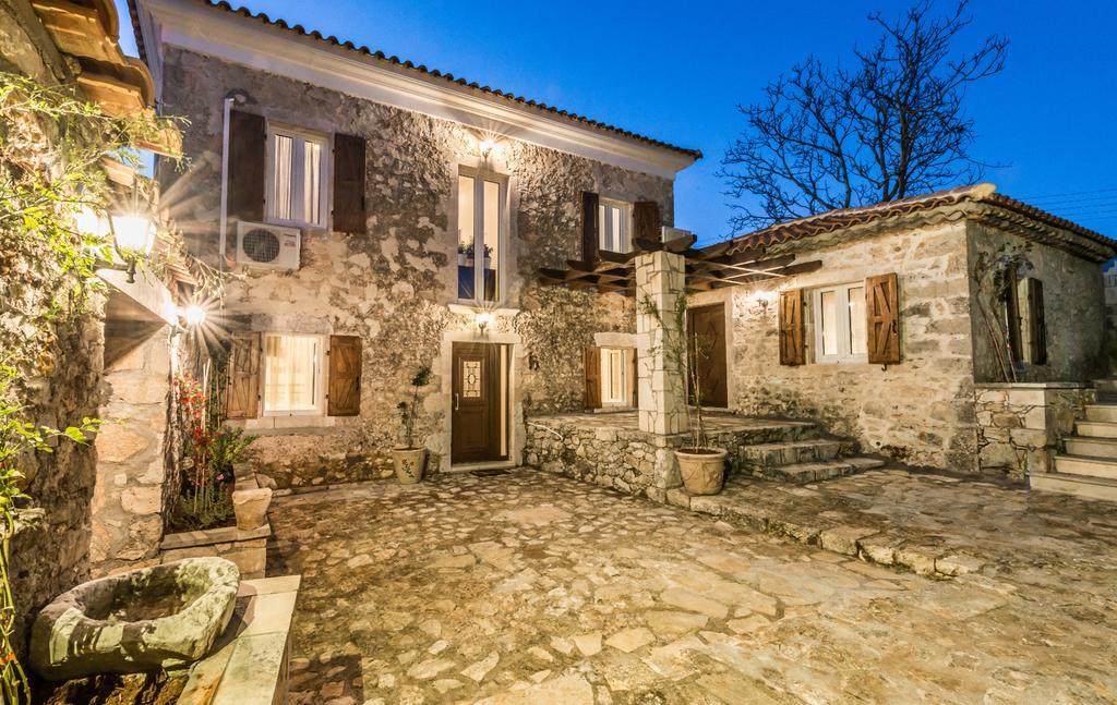 Villa Callisto- Elegant Restored Villa With Pool Gyri Экстерьер фото