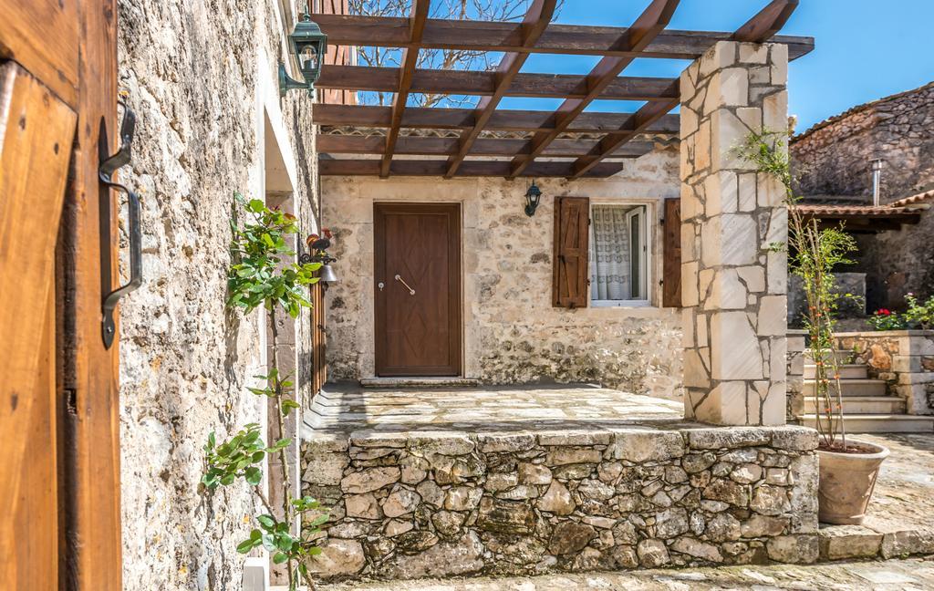 Villa Callisto- Elegant Restored Villa With Pool Gyri Экстерьер фото