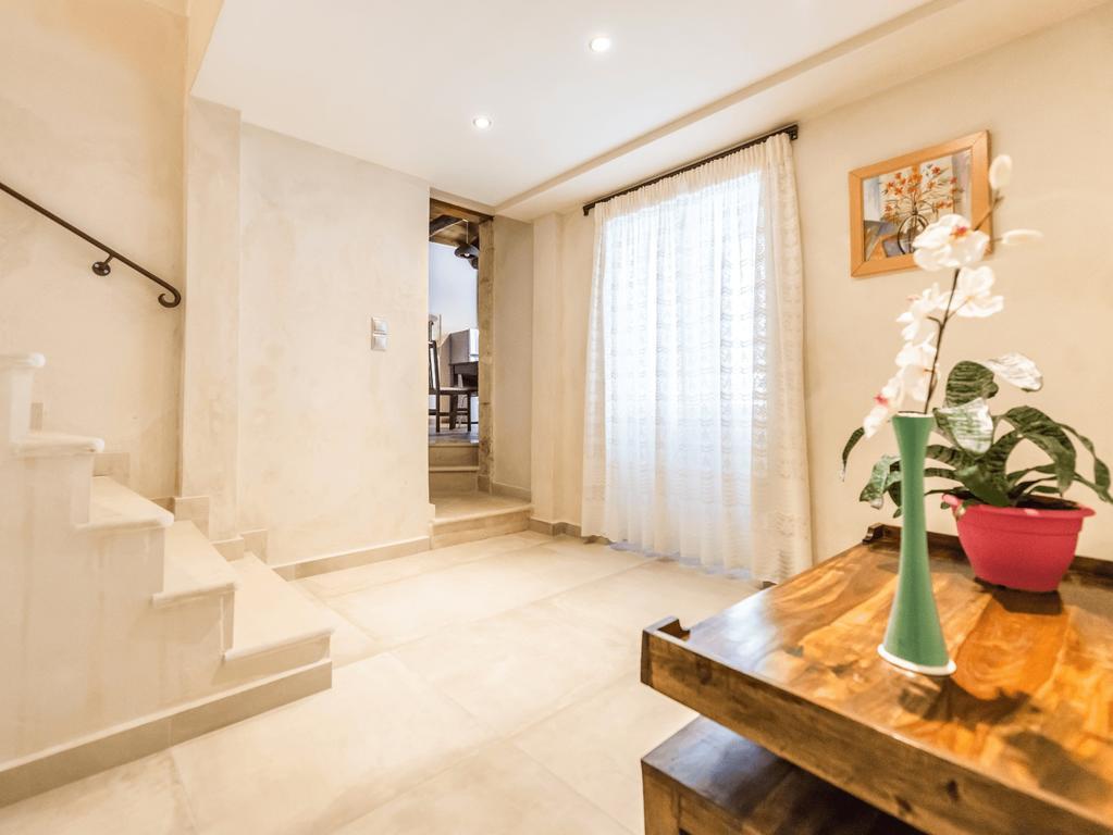Villa Callisto- Elegant Restored Villa With Pool Gyri Экстерьер фото