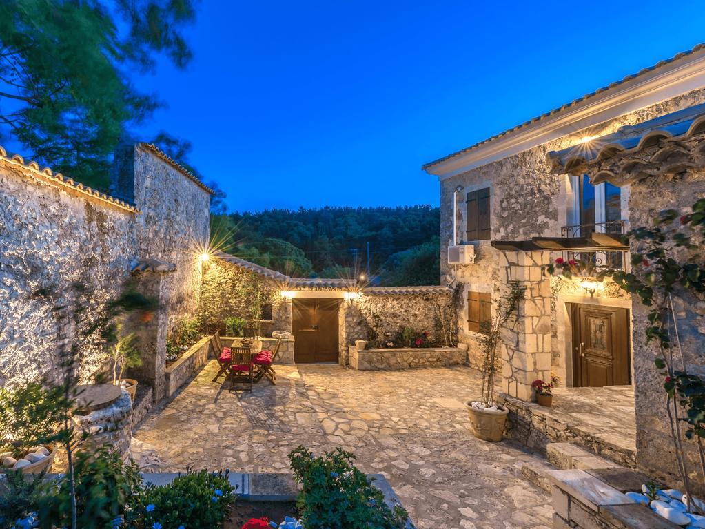 Villa Callisto- Elegant Restored Villa With Pool Gyri Экстерьер фото